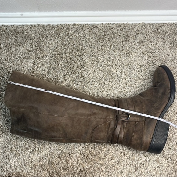 Chocolate Brown women’s boots knee high, baretraps - Picture 8 of 10